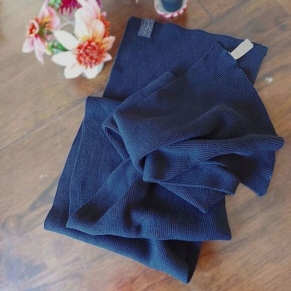 Vtg black rib knit rectangle scarf - Picture 2 of 7